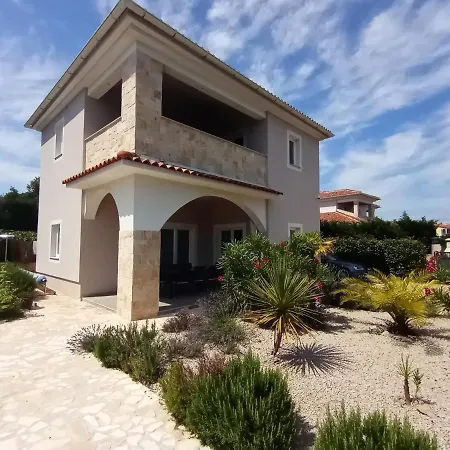 Marie 5-sterne * Kornić