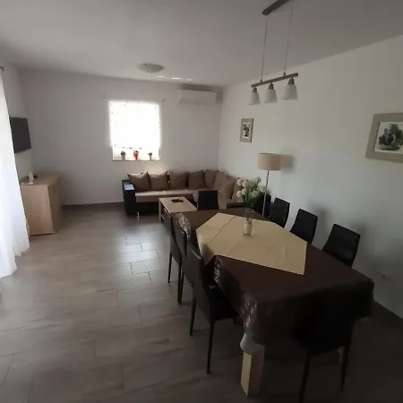 Marie 5-sterne * Kornić